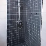 Апартаменти Stylish One Bedroom