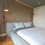 Апартаменти Stylish One Bedroom *