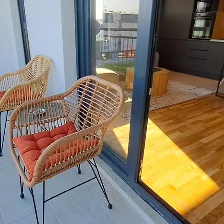 Stylish One Bedroom Апартаменти