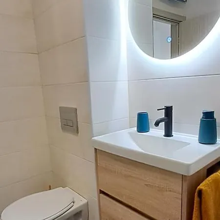 Stylish One Bedroom Appartement *