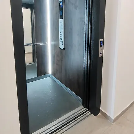 Апартаменти Stylish One Bedroom