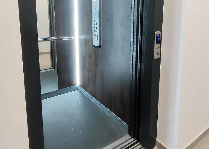 Apartment Stylish One Bedroom